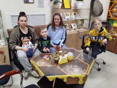 О пчелах, людях и "Пчелотеке"